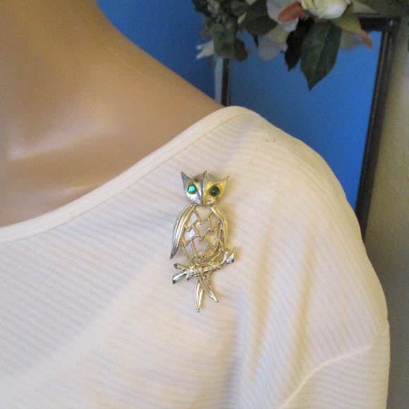 VINTAGE Silver Green MOP Owl Brooch ~ Mother of Pearl Glass Cabachon Silver Owl - Picture 3 of 12